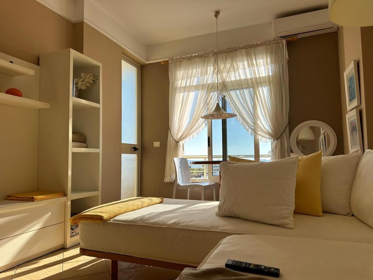 Beach View! Seaside Apartment ドゥラス エクステリア 写真