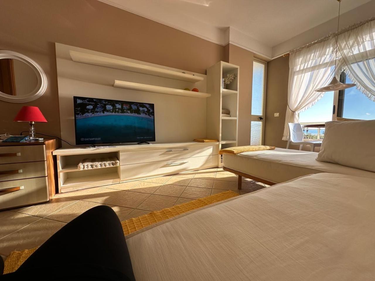 Beach View! Seaside Apartment ドゥラス エクステリア 写真